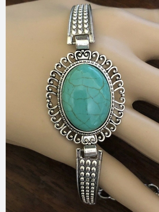 Jewelry - Vintage Silver Tone Faux Turquois stretch Bracelet